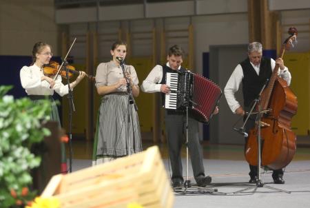 10 MEDNARODNI FOLKLORNI FESTIVAL KD RAKEK 51 FOTO LJUBO VUKELIČ
